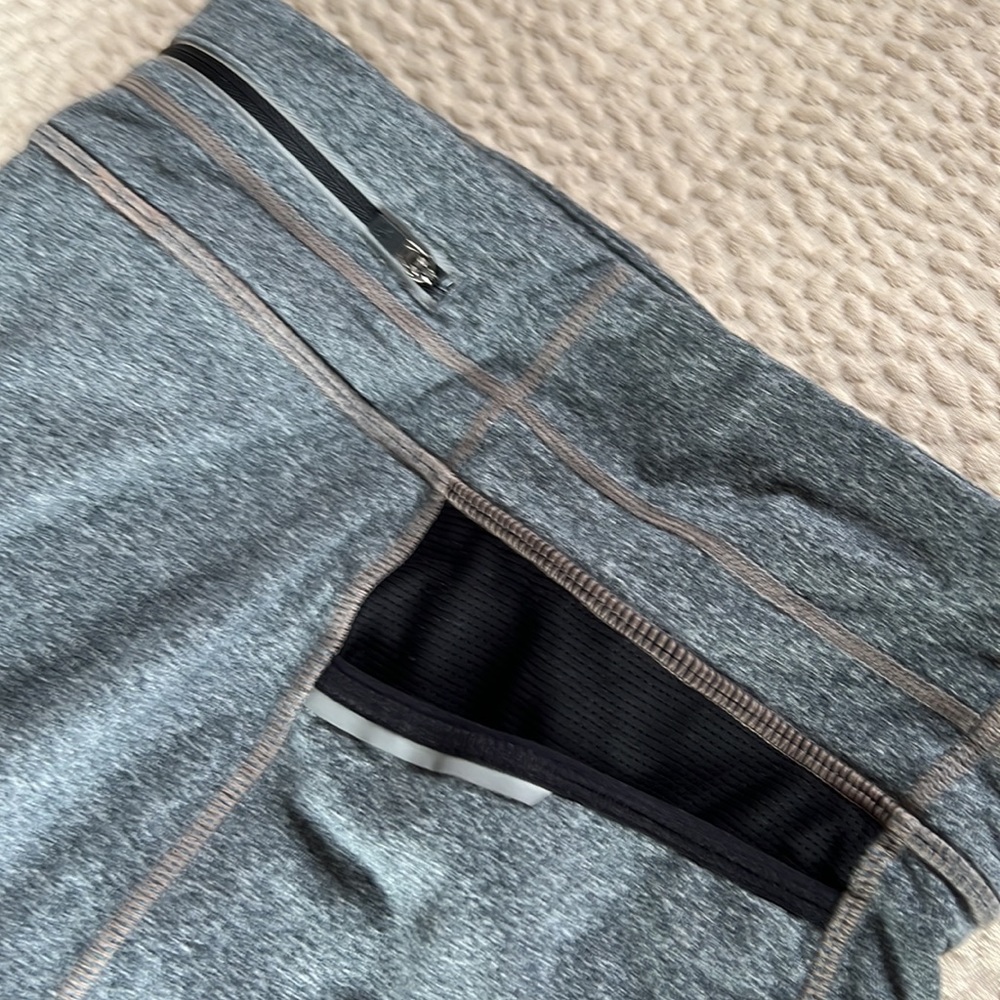 Athleta 2-in1 Be Free Skirted Capri Leggings Side Pockets, Back Zip Pocket XS - Picture 3 of 8